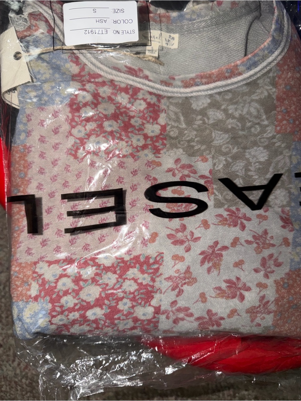 Easel Los Angeles Patchwork Floral Pullover Top in Ash Size S OVERSIZED - Picture 2 of 4